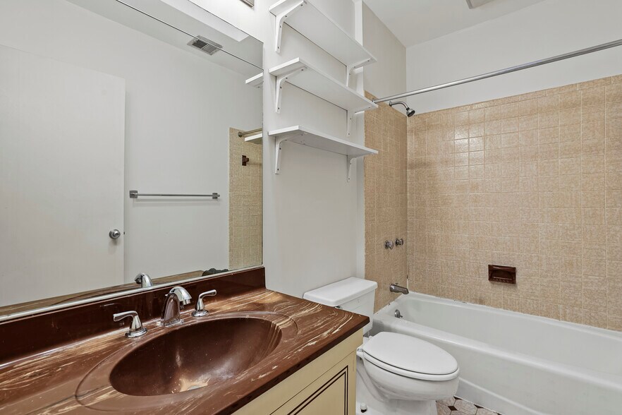 More Photos Of 729 8th St SE, Washington General Retail For Sale