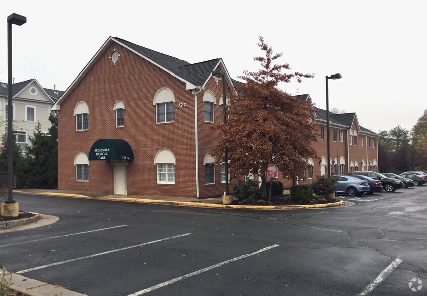 Primary Photo Of 722 Grant St, Herndon Medical For Sale