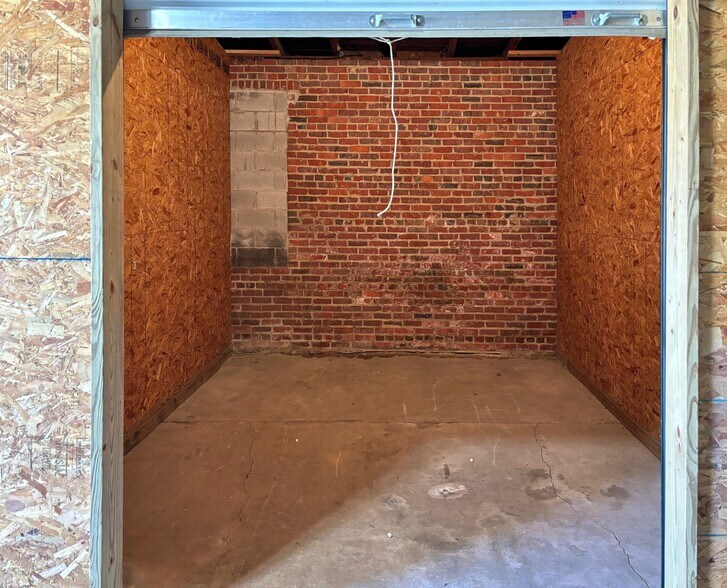 More Photos Of 300 Wilson Ave, Wakefield Sussex Self Storage For Lease
