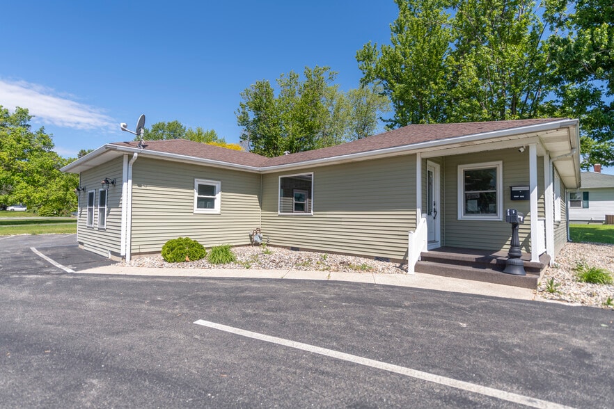 More Photos Of 102 N Park Dr, Columbia City Office For Sale