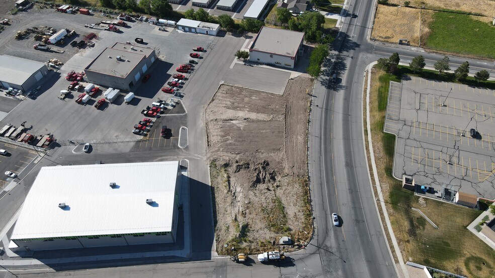 More Photos Of 60 1100 West St, Tooele Showroom For Lease