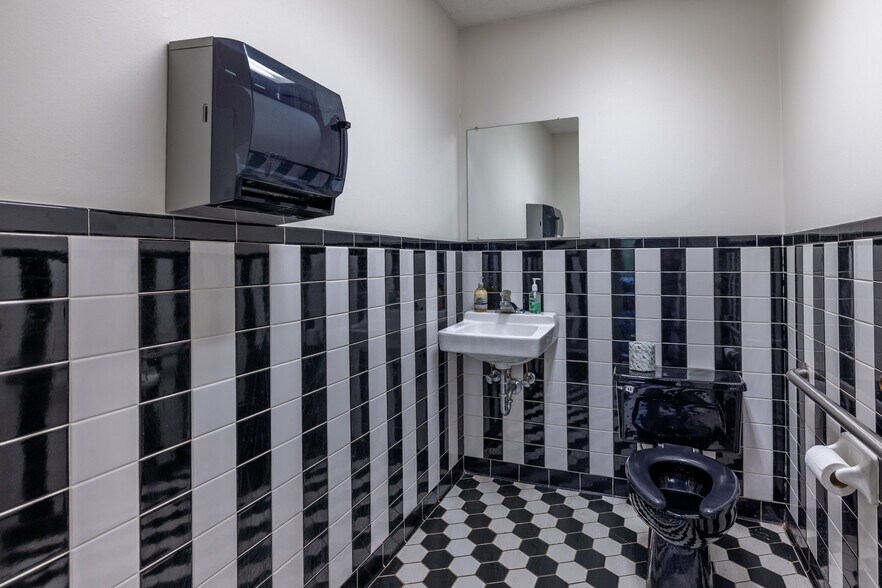 More Photos Of 1 Hansel Ave, Asheville Office For Sale