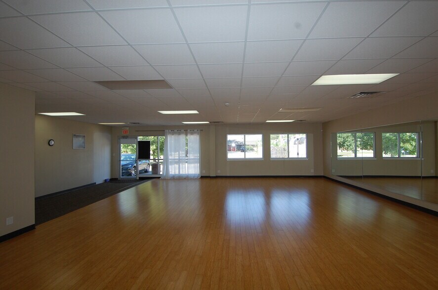 More Photos Of 1210 S Gilbert St, Iowa City Office For Lease