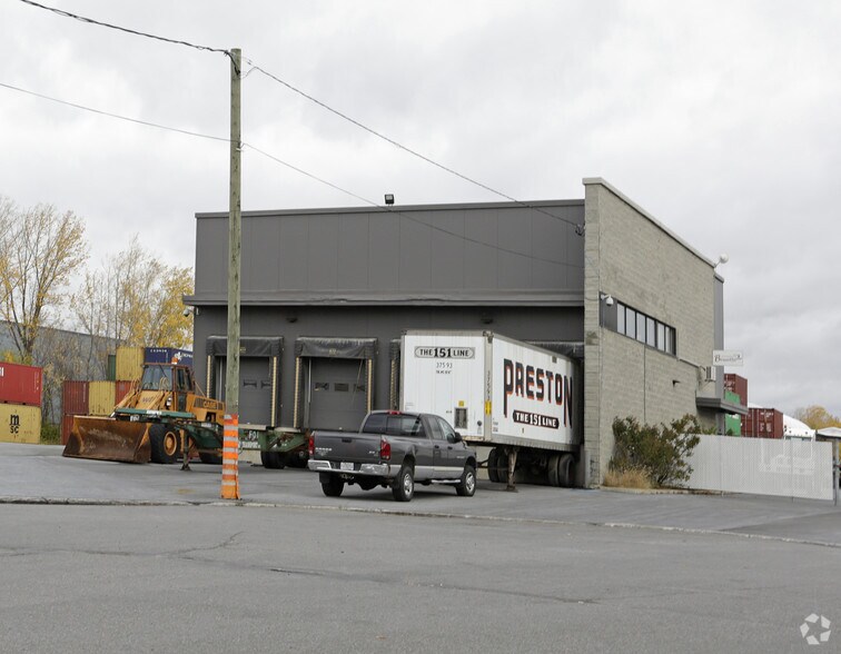Primary Photo Of 2320 Rue Garneau, Longueuil Service For Lease