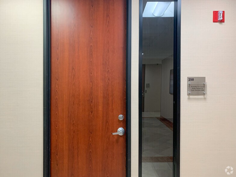 More Photos Of 11498 Luna Rd, Farmers Branch Unknown For Lease