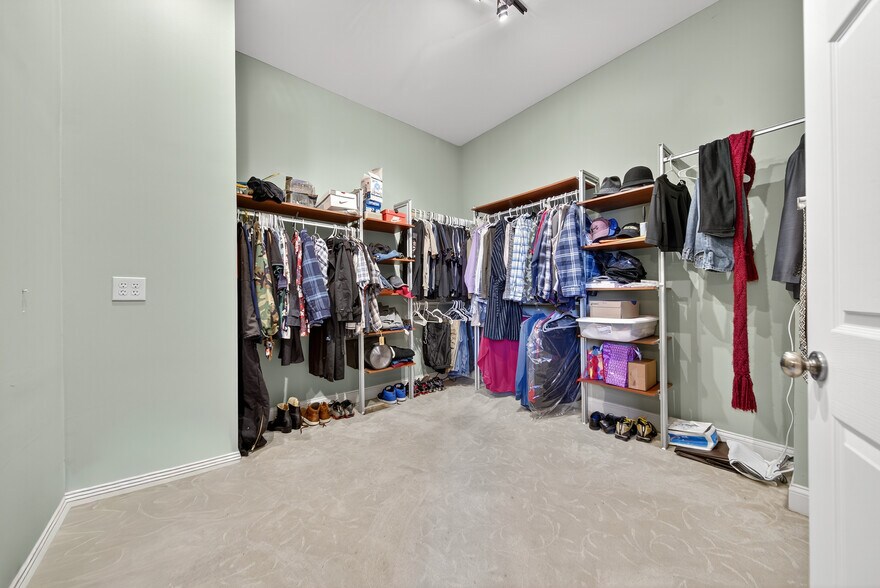 More Photos Of 109 7th Ave E, Springfield Flex For Sale