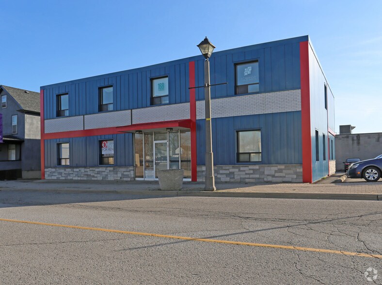 More Photos Of 4786 Queen St, Niagara Falls Office For Lease