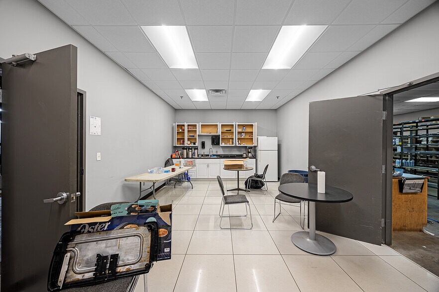 More Photos Of 3301 Eastend Ave, Humboldt Auto Dealership For Sale