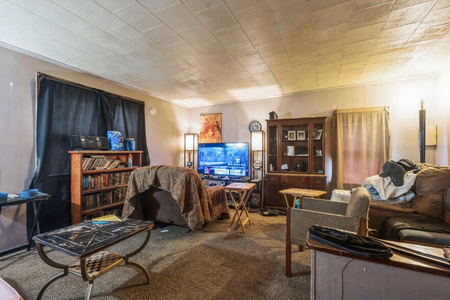 More Photos Of 557 6th Ave S, Clinton Apartments For Sale