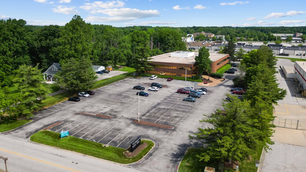 More Photos Of 141 Market Place Dr, Fairview Heights Office For Sale