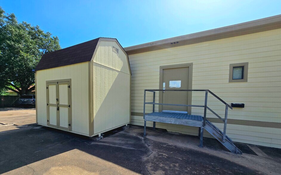 More Photos Of , La Marque General Retail For Sale