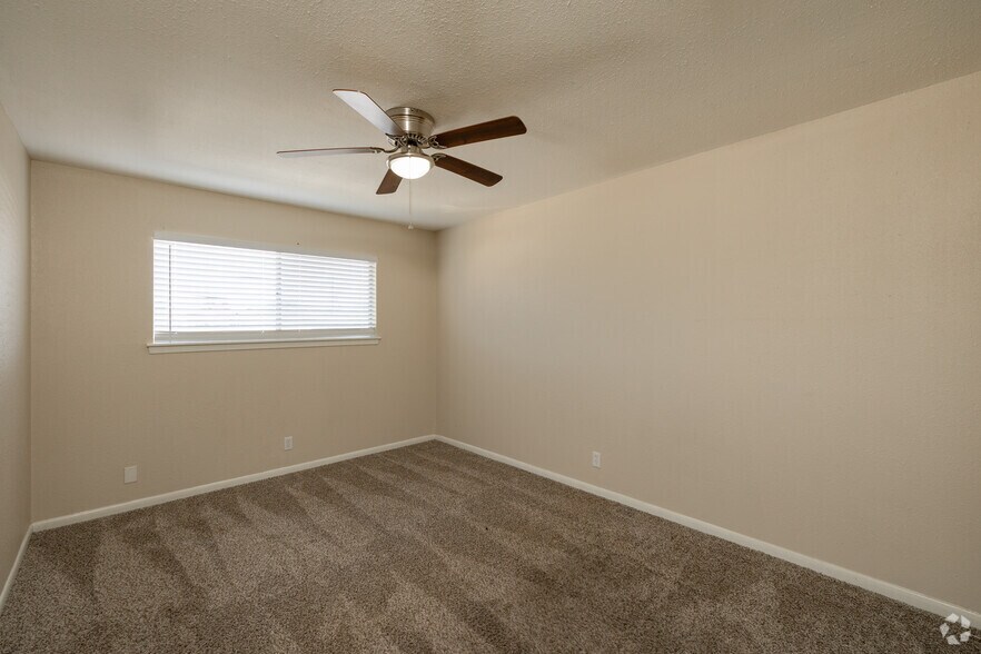 More Photos Of 1101 E Main St, League City Apartments For Sale