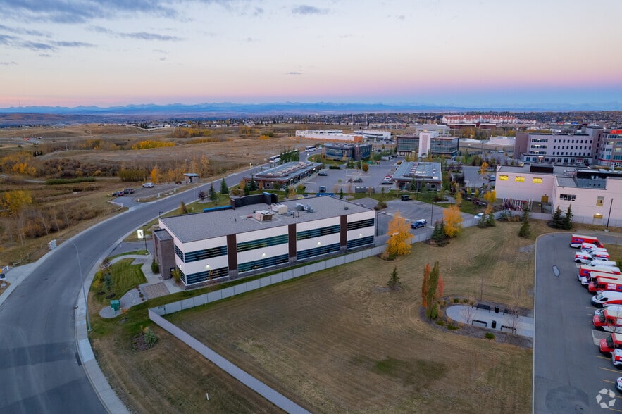 More Photos Of 32 Royal Vista Dr NW, Calgary Office For Sale