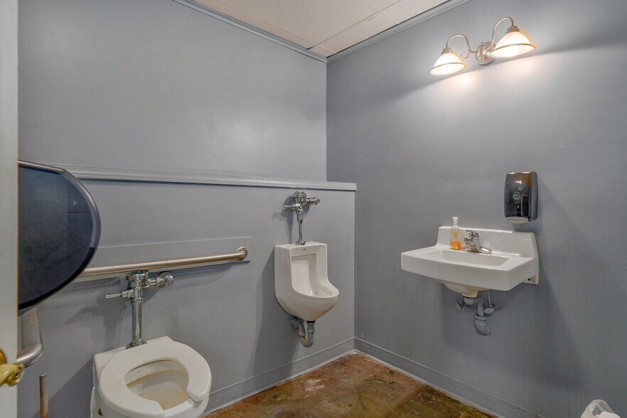 More Photos Of 11966 State Hwy 13, Kimberling City General Retail For Sale