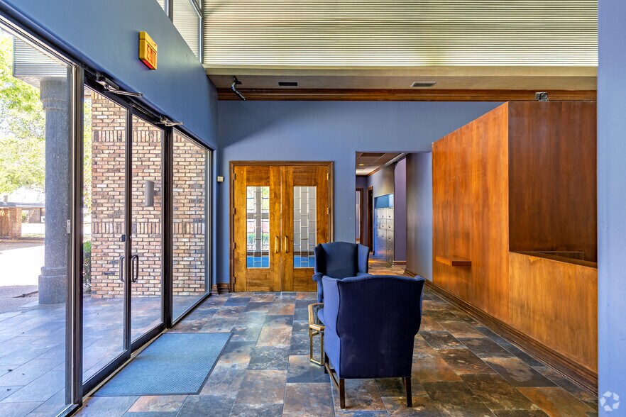 More Photos Of 440 N Center St, Arlington Office For Sale