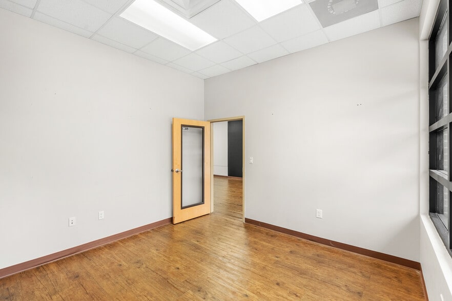 More Photos Of 1508-1510 S Harbor City Blvd, Melbourne Storefront For Lease