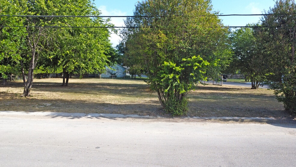 More Photos Of 962 S Castell Ave, New Braunfels Land For Sale