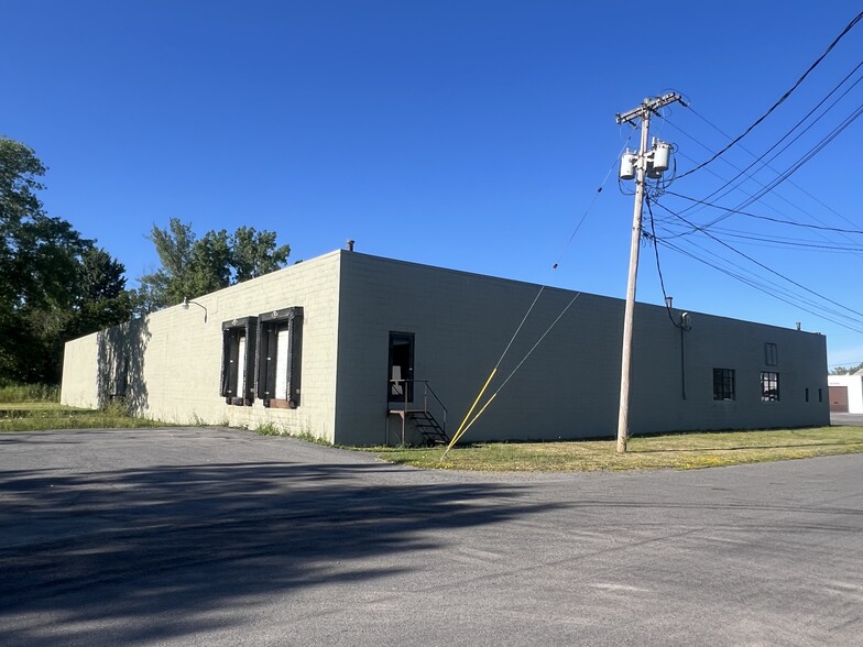 More Photos Of 302 Stoutenger St, East Syracuse Warehouse For Lease