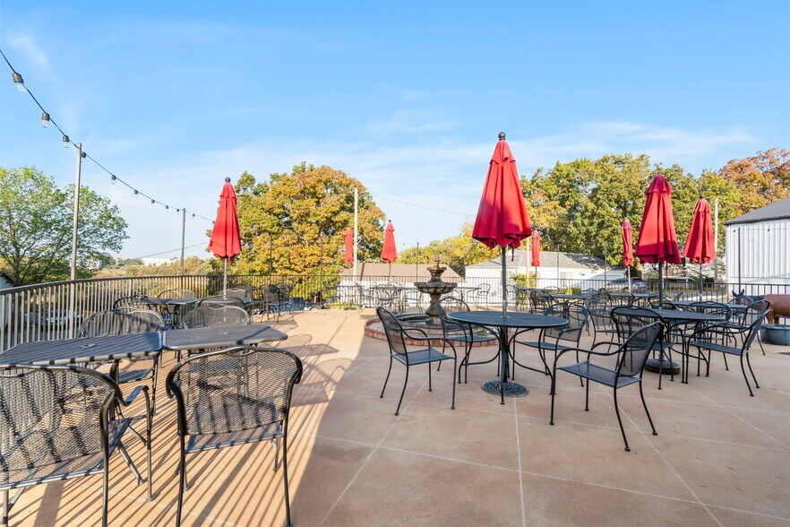 More Photos Of 1107-1109 W 76 Country Blvd, Branson General Retail For Sale