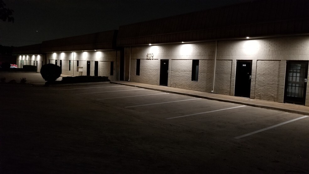 More Photos Of 4110 Cedar Lake Dr, Dallas Light Distribution For Lease
