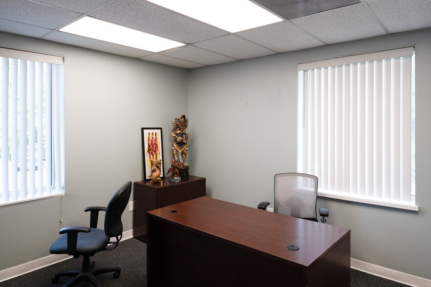 More Photos Of 100 Weymouth St, Rockland Warehouse For Lease