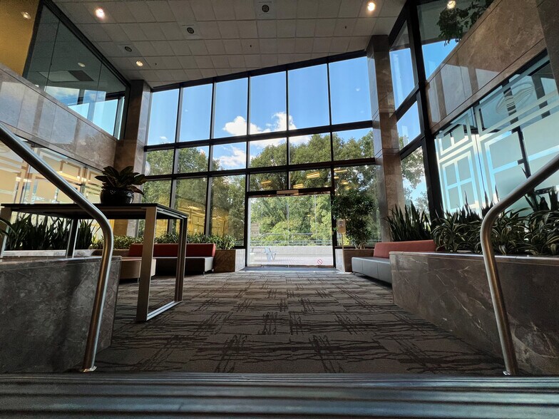 More Photos Of 9040 Roswell Rd, Atlanta Office For Lease