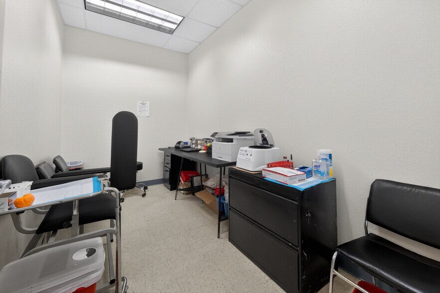 More Photos Of 4903 Golden Quail, San Antonio Storefront Retail Office For Sale