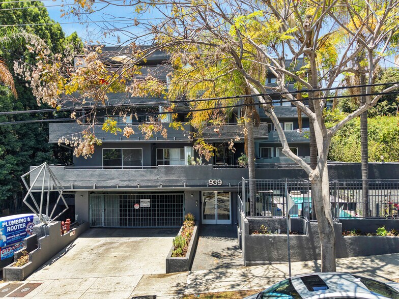 More Photos Of 939 Palm Ave, West Hollywood Apartments For Sale
