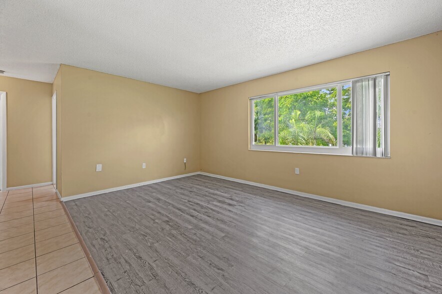 More Photos Of 8372 Beacon Blvd, Fort Myers Apartments For Sale