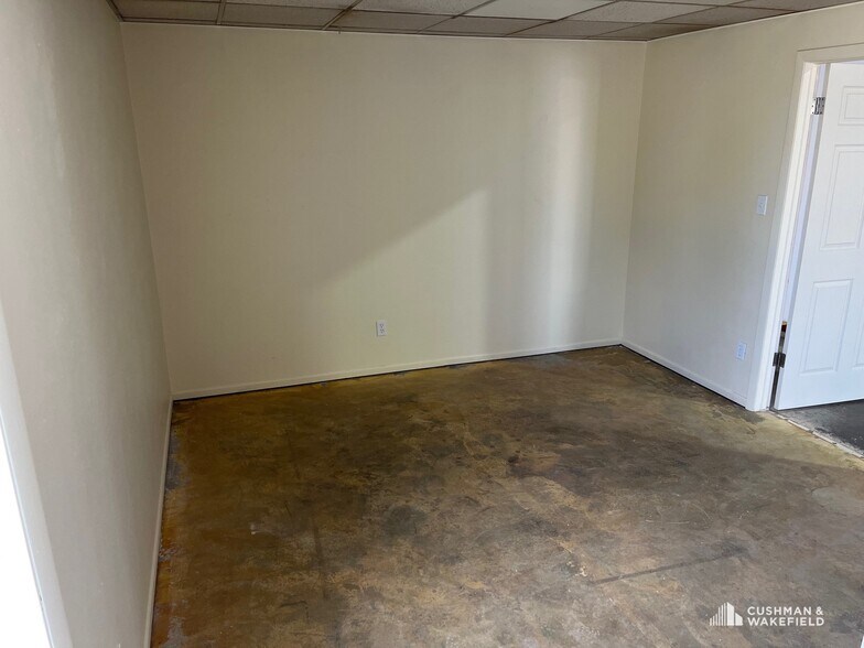 More Photos Of 1627-1631 E Lincoln Ave, Fort Collins Service For Lease