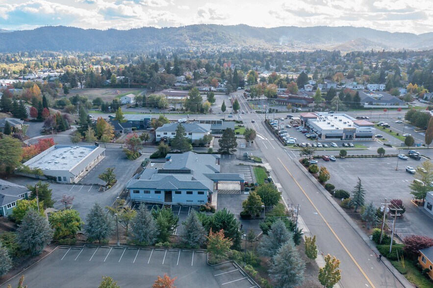 More Photos Of 2435 NW Kline St, Roseburg Medical For Lease