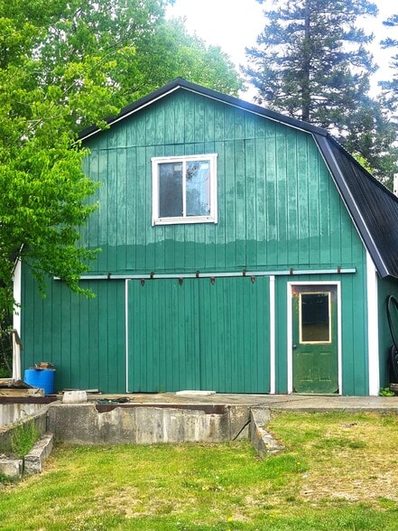 More Photos Of 24 Harris Point Rd, Eastport Hotel For Sale