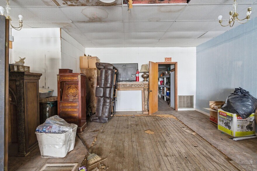 More Photos Of 100 W Central Ave, Comanche General Retail For Sale