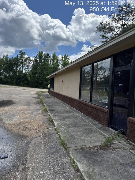 More Photos Of 950 E Old Ford Rd, Fort Deposit General Retail For Sale