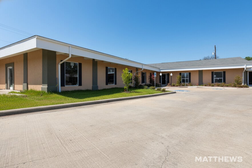 More Photos Of 1108 W Highway 21, Caldwell Hotel For Sale