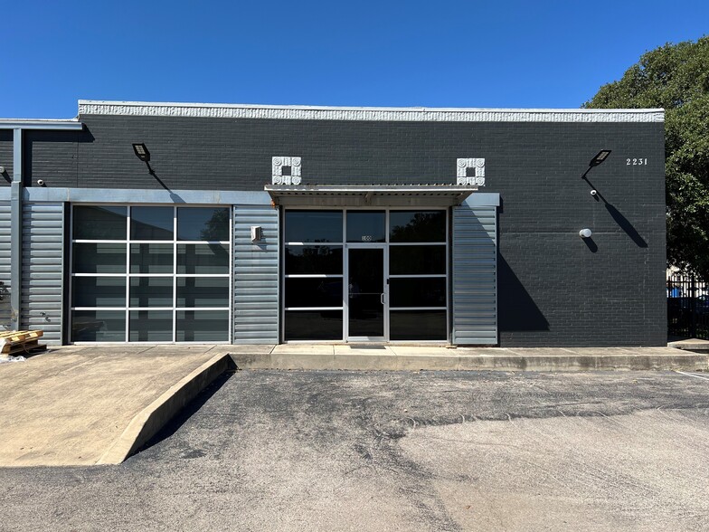 Primary Photo Of 2231-2233 Valdina St, Dallas Showroom For Sale