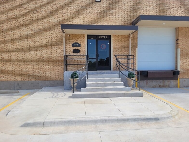 More Photos Of 406 Oak St, Wichita Falls Warehouse For Lease