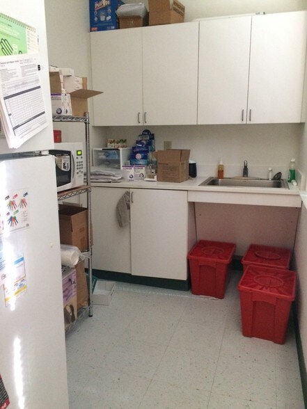 More Photos Of 225 Bridge St, Metuchen Medical For Lease