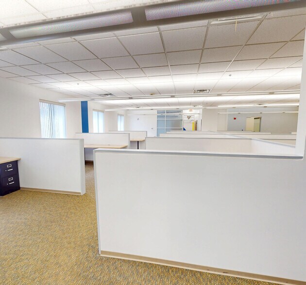 More Photos Of 22102 N Pepper Rd, Lake Barrington Distribution For Lease