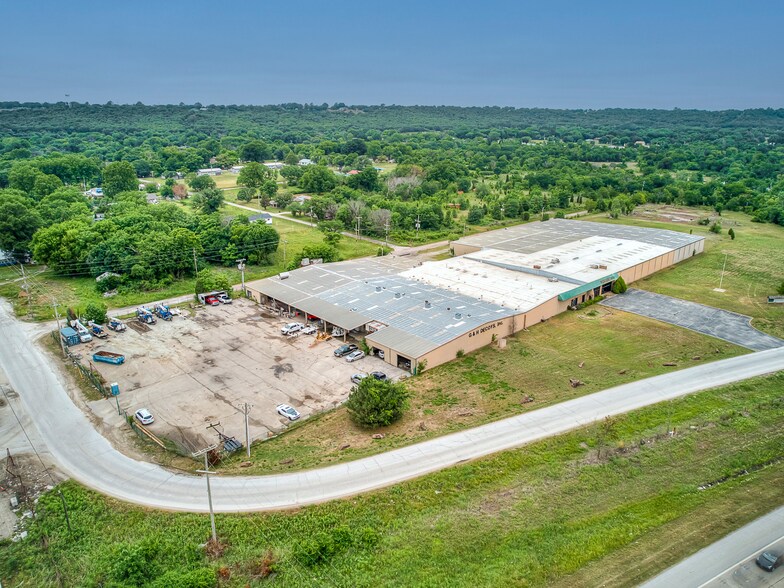 More Photos Of 601 US 75, Henryetta Warehouse For Sale