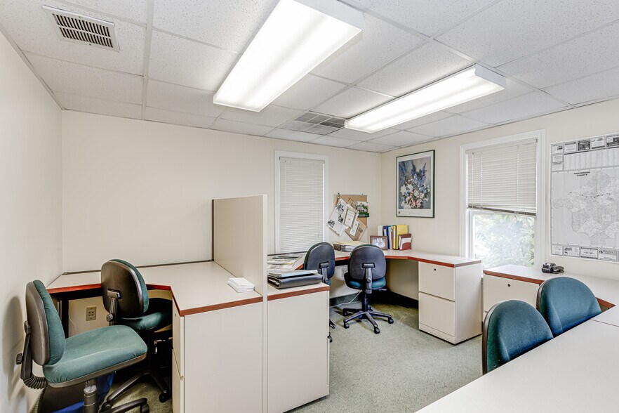 More Photos Of 221 S Main St, Flemington Office For Sale