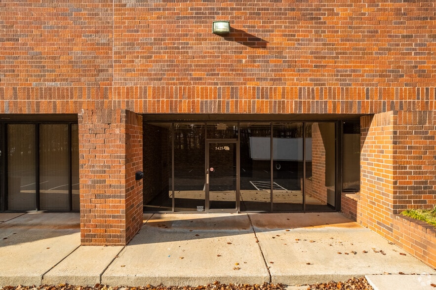 More Photos Of 5425 Peachtree Industrial Blvd, Peachtree Corners Distribution For Lease