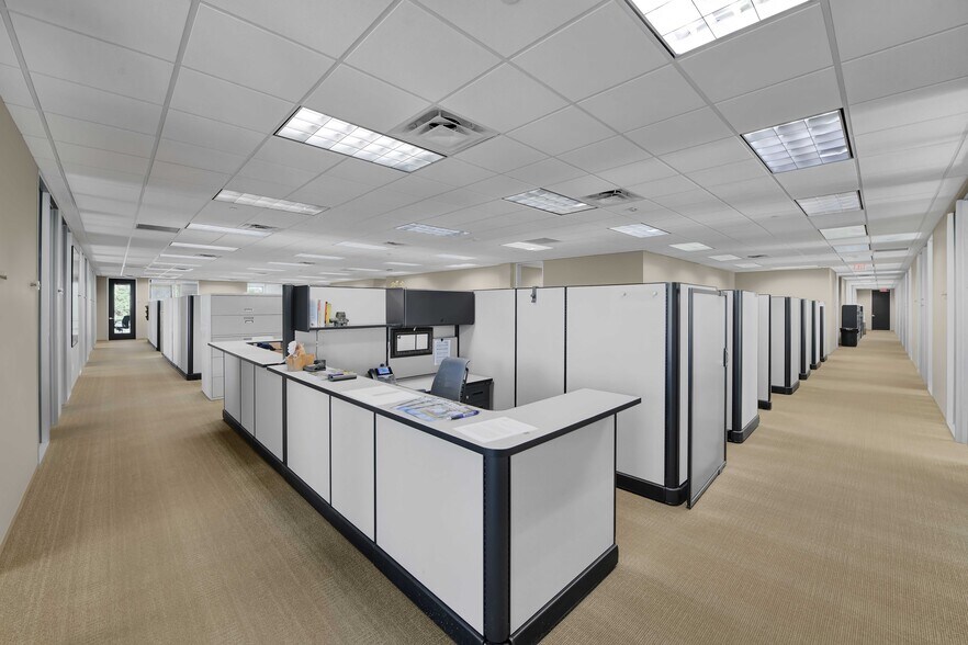 More Photos Of 681 Greens Pky, Houston Office For Lease