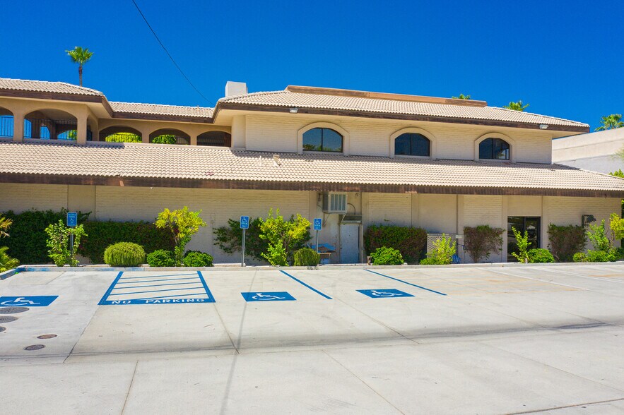 More Photos Of 73111 El Paseo Dr, Palm Desert Storefront Retail Office For Lease