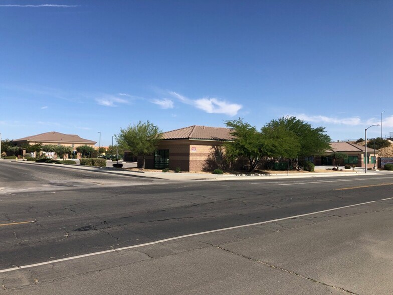 More Photos Of 16490 Walnut St, Hesperia Unknown For Lease