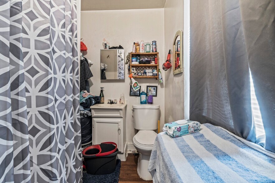 More Photos Of 129-131 E Roosevelt Blvd, Philadelphia Apartments For Sale