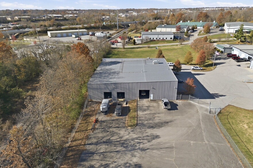 More Photos Of 13720 Aiken Rd, Louisville Warehouse For Lease