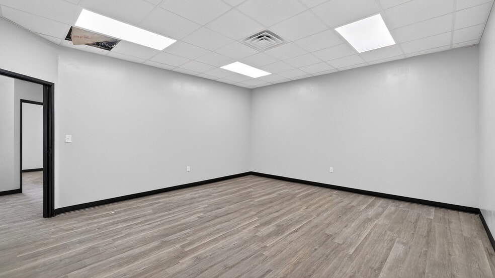 More Photos Of 16510 W Basin St, Odessa Warehouse For Sale