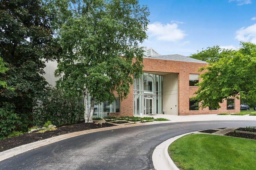More Photos Of 8000 Ravines Edge Ct, Columbus Medical For Lease