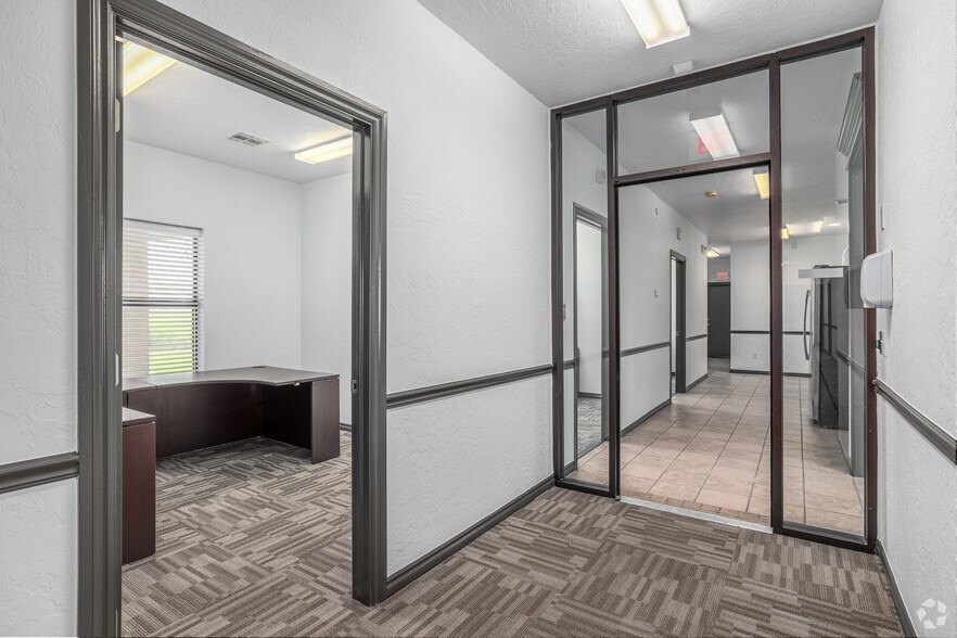 More Photos Of 9400 S I-35 Service Rd, Moore Office For Sale